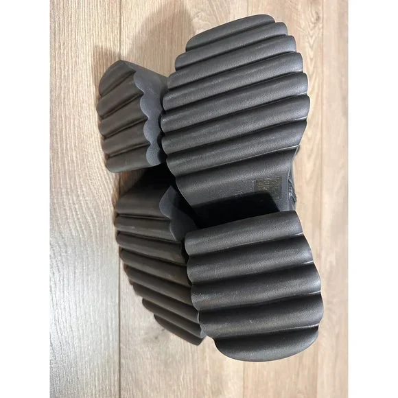 Cider NWT Chunky Block HeelFaux Leather Chelsea Boot 6 - Picture 8 of 12